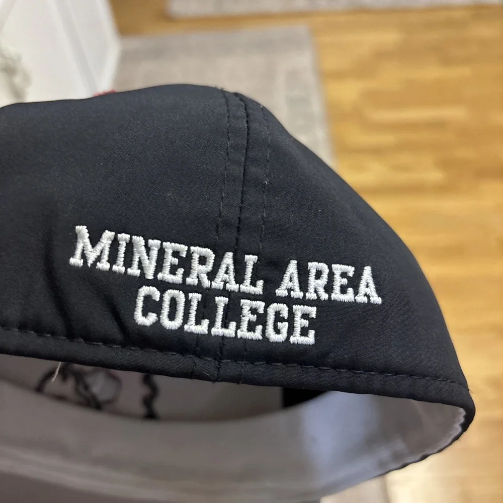 Mineral Area Cardinals Fitted Flat Bill Hat‎ Medium